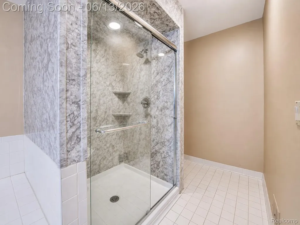 29342 Strathmore Drive Farmington Hills City MI 48331