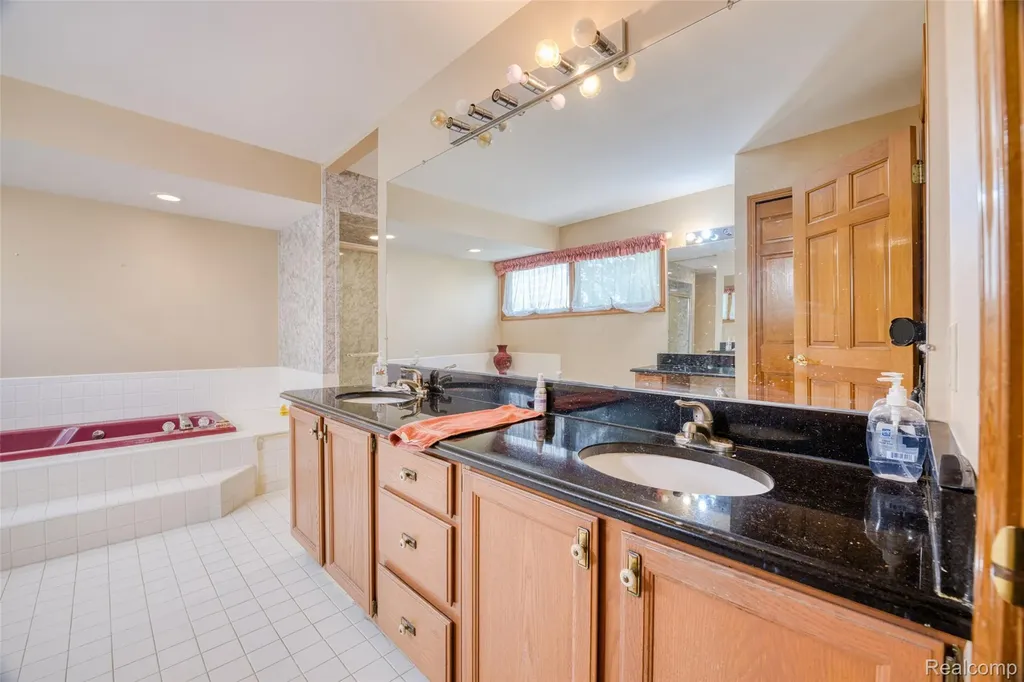 29342 Strathmore Drive Farmington Hills City MI 48331