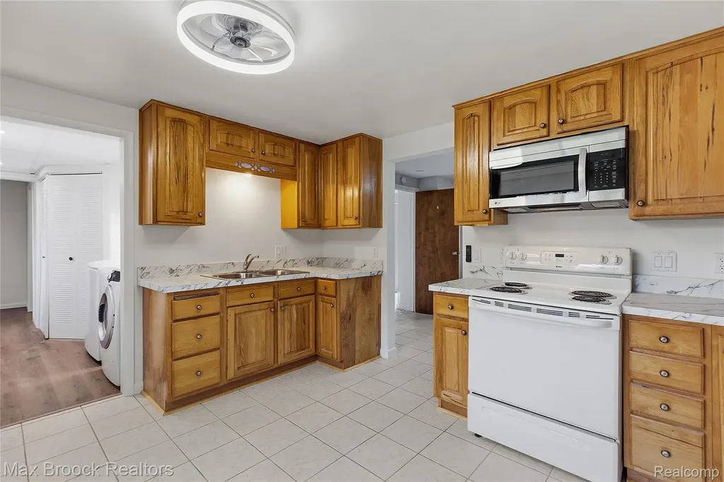 1392 Maple Grove Road Lapeer Township MI 48446