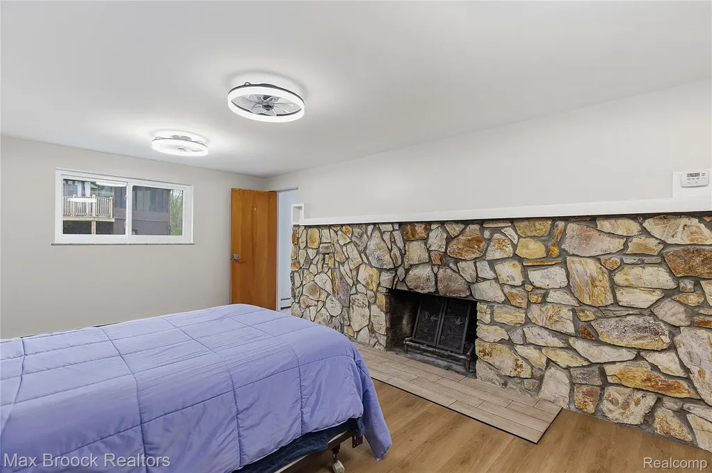 1392 Maple Grove Road Lapeer Township MI 48446