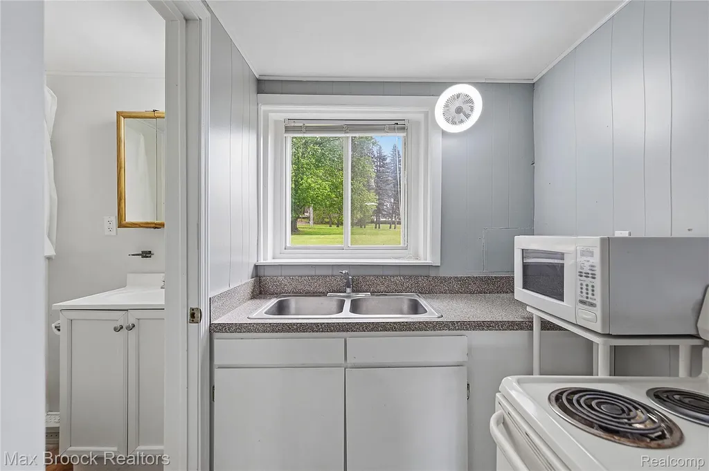1392 Maple Grove Road Lapeer Township MI 48446