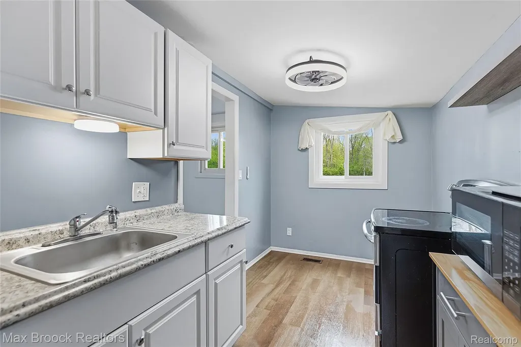 1392 Maple Grove Road Lapeer Township MI 48446