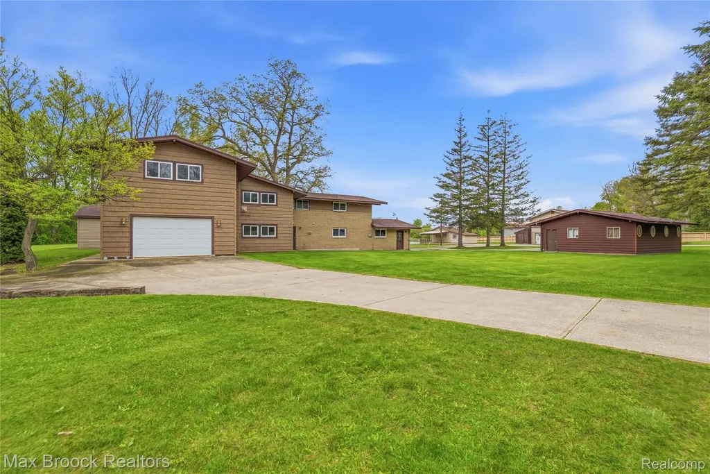 1392 Maple Grove Road Lapeer Township MI 48446