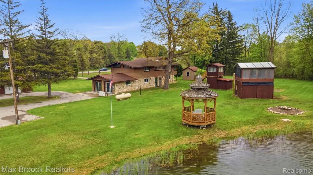 1392 Maple Grove Road Lapeer Township MI 48446