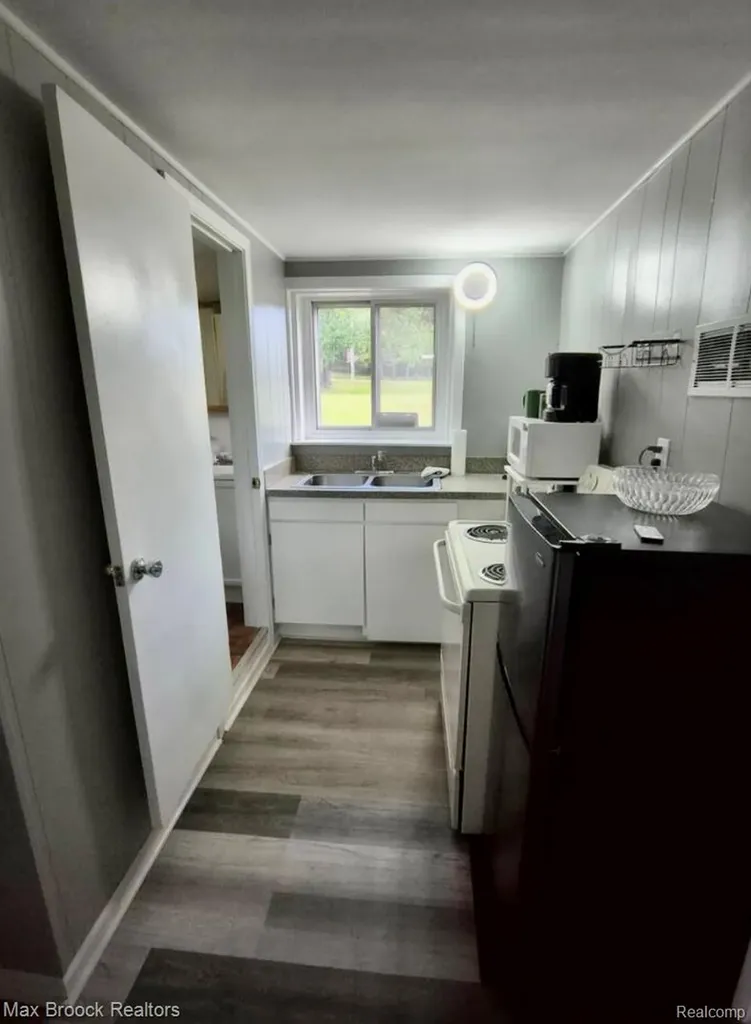 1392 Maple Grove Road Lapeer Township MI 48446