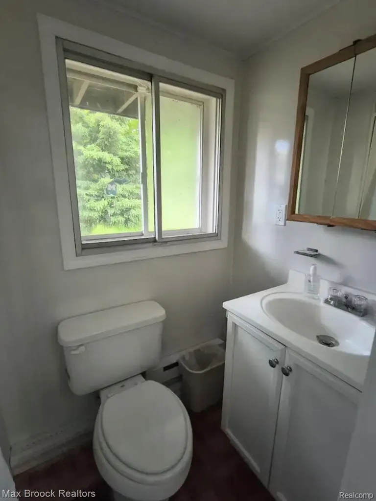 1392 Maple Grove Road Lapeer Township MI 48446