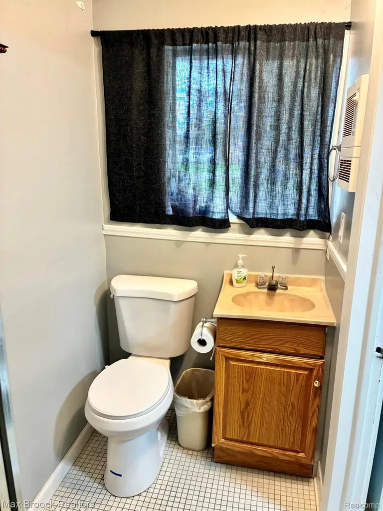 1392 Maple Grove Road Lapeer Township MI 48446