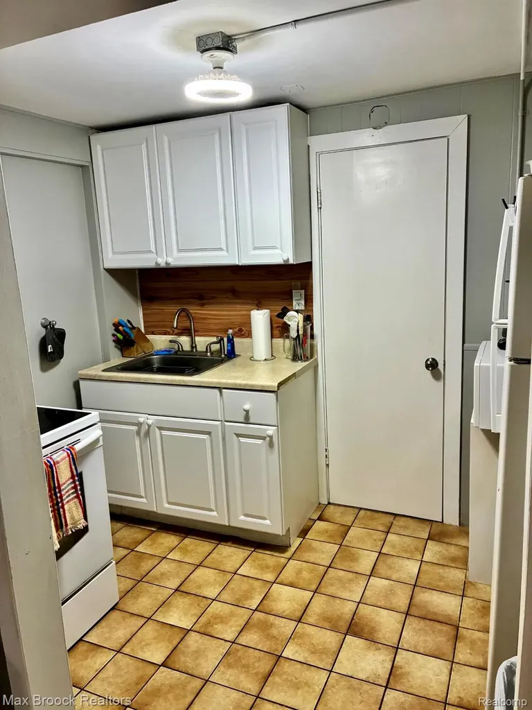 1392 Maple Grove Road Lapeer Township MI 48446