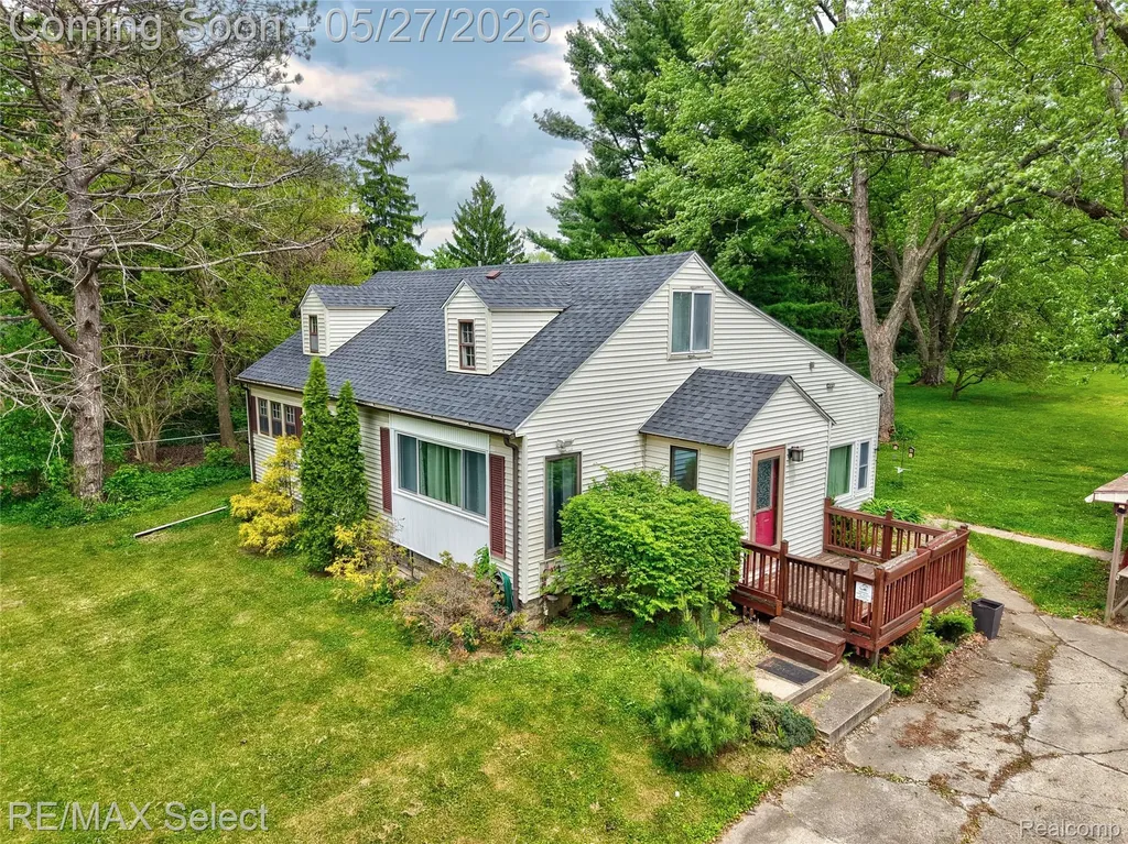 6361 Fenton Road Grand Blanc Charter Township MI 48507