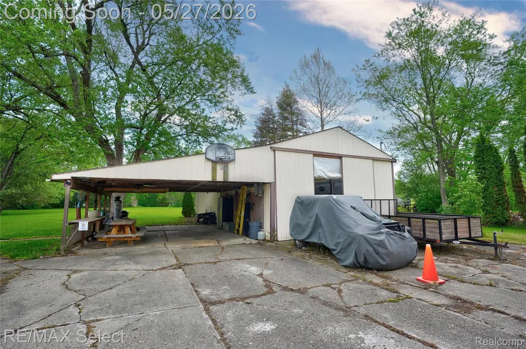 6361 Fenton Road Grand Blanc Charter Township MI 48507