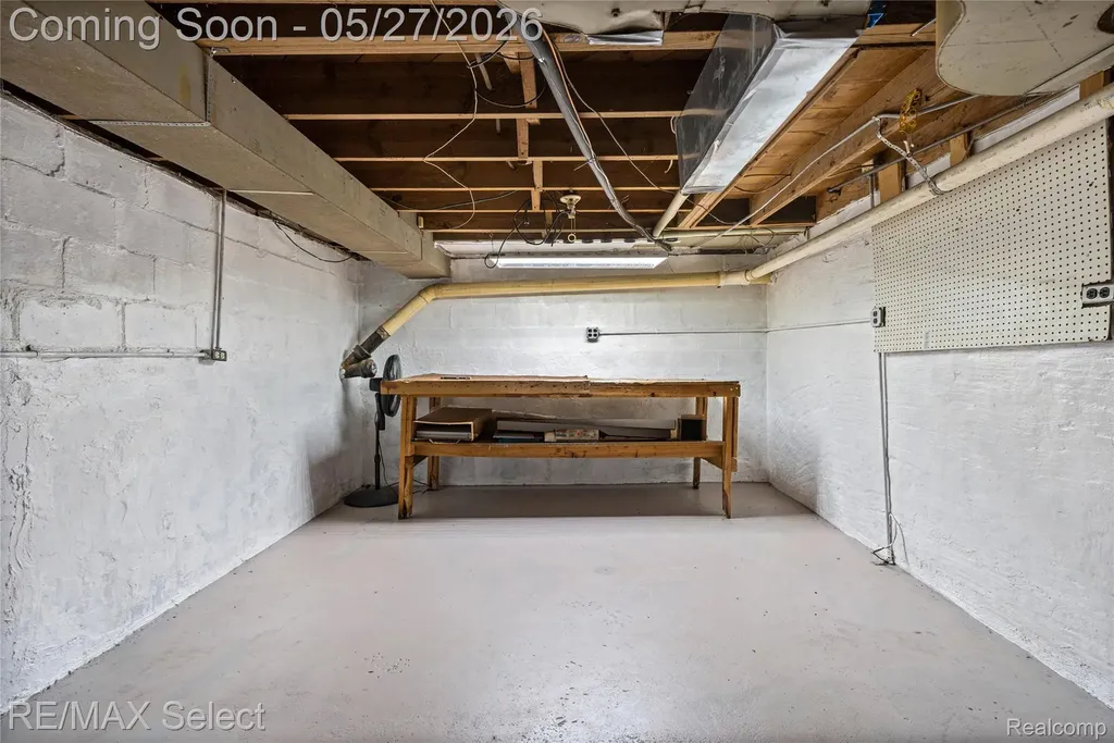 6361 Fenton Road Grand Blanc Charter Township MI 48507