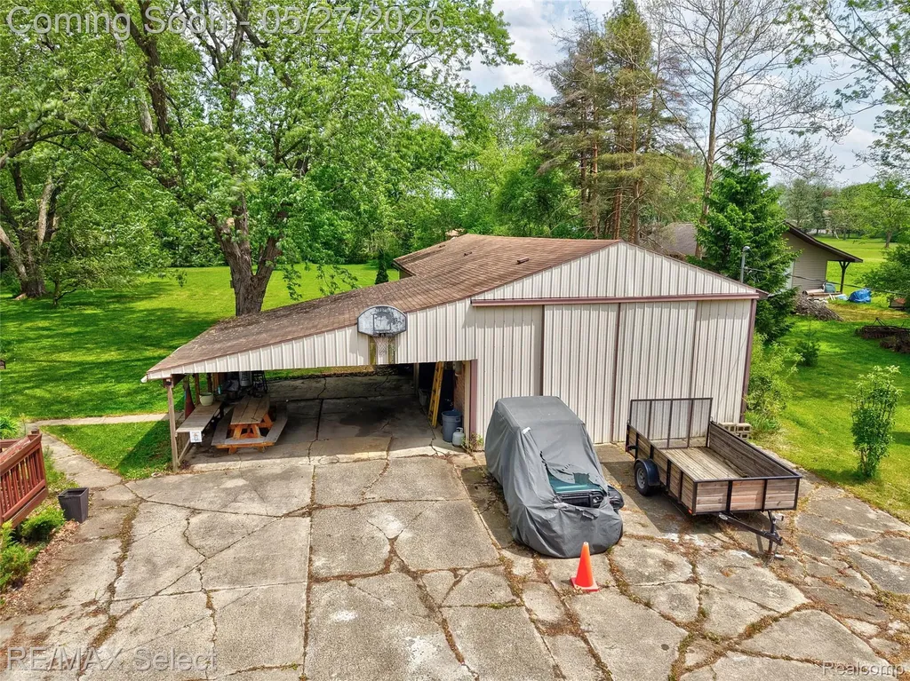 6361 Fenton Road Grand Blanc Charter Township MI 48507