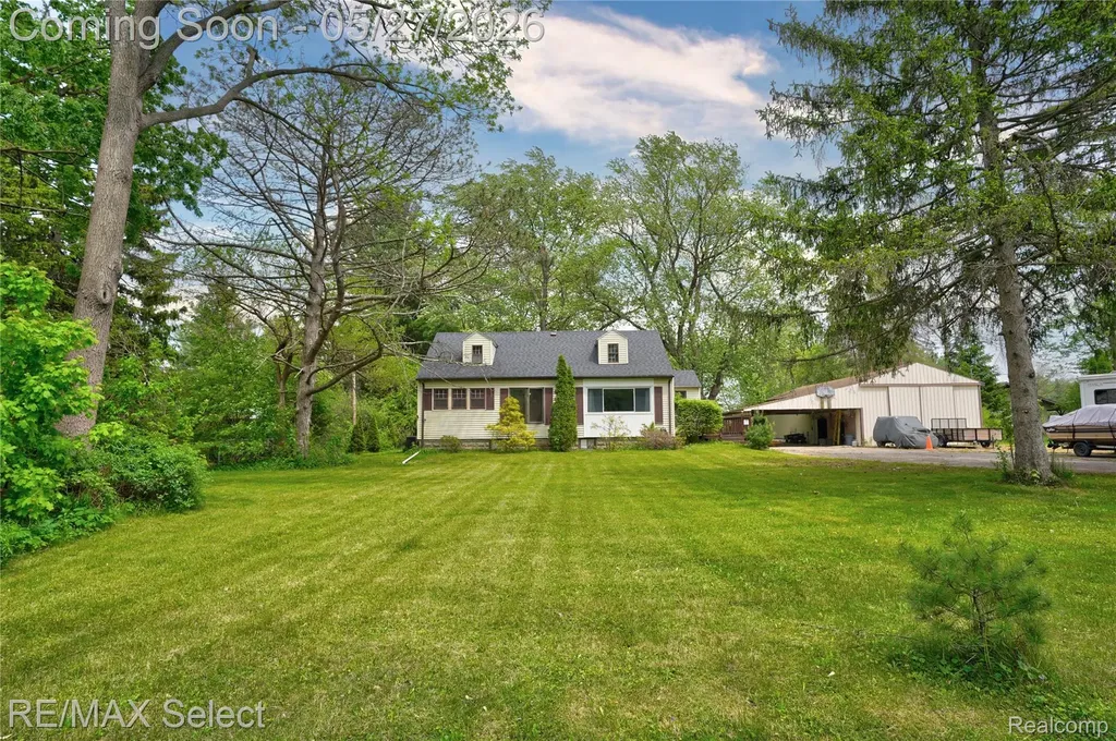 6361 Fenton Road Grand Blanc Charter Township MI 48507