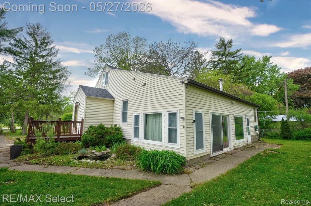 6361 Fenton Road Grand Blanc Charter Township MI 48507