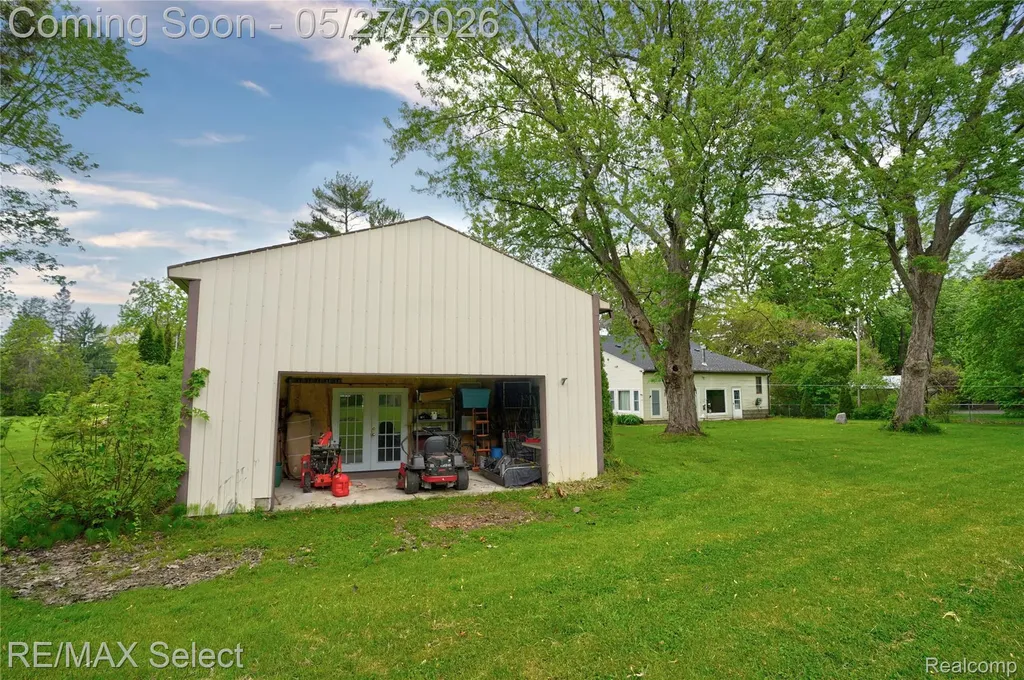 6361 Fenton Road Grand Blanc Charter Township MI 48507