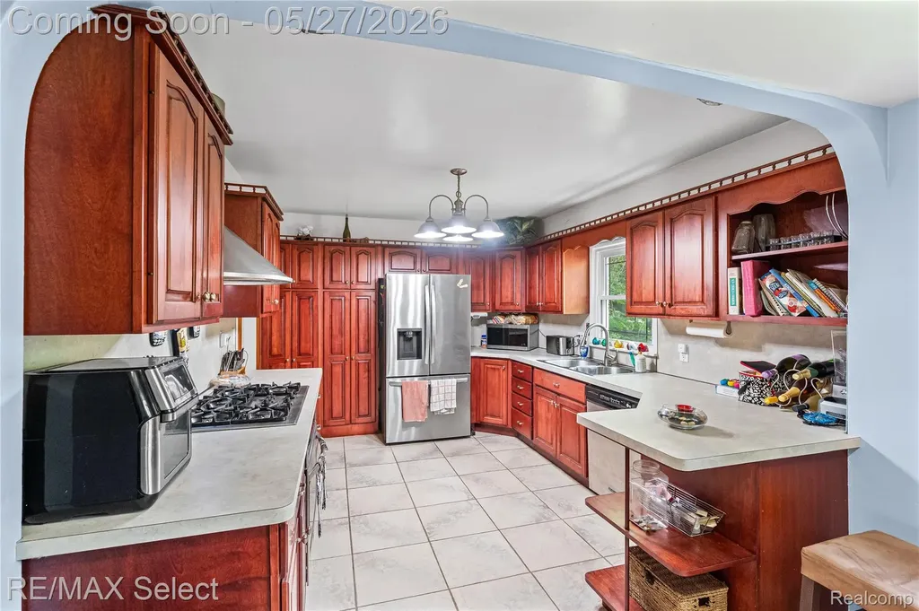 6361 Fenton Road Grand Blanc Charter Township MI 48507