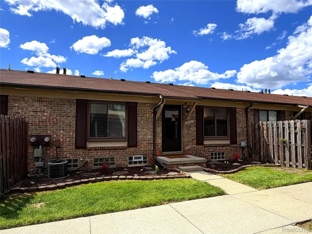 17116 Kingsbrooke Drive Clinton Charter Township MI 48038