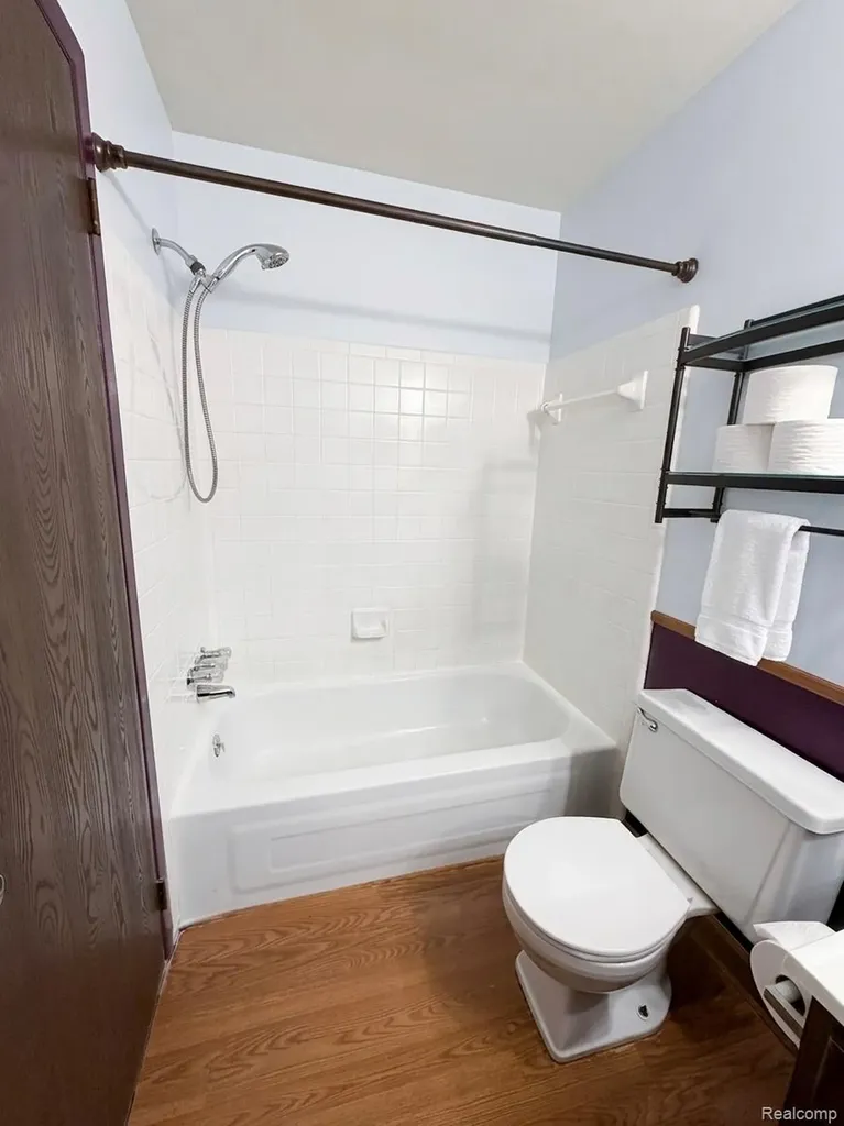 17116 Kingsbrooke Drive Clinton Charter Township MI 48038