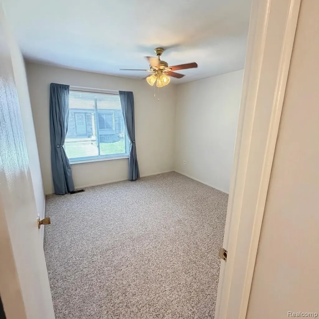 17116 Kingsbrooke Drive Clinton Charter Township MI 48038