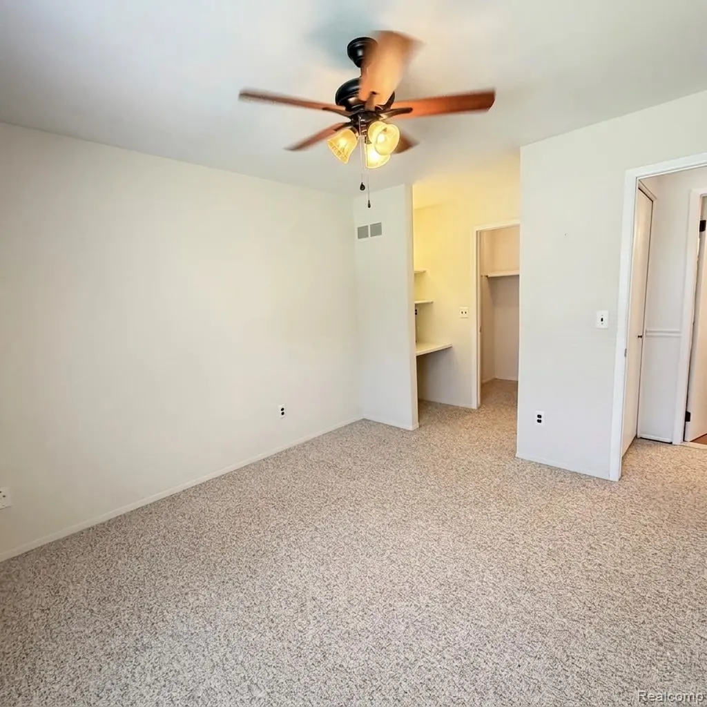 17116 Kingsbrooke Drive Clinton Charter Township MI 48038