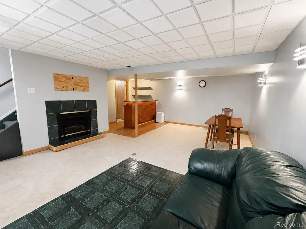17116 Kingsbrooke Drive Clinton Charter Township MI 48038