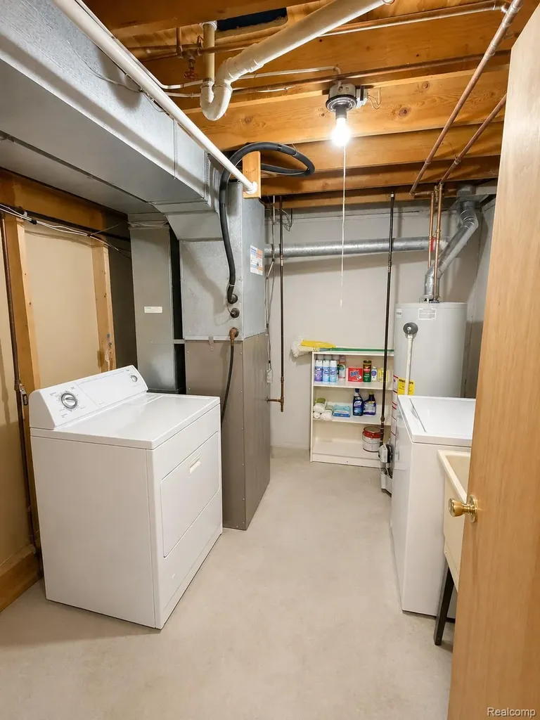 17116 Kingsbrooke Drive Clinton Charter Township MI 48038