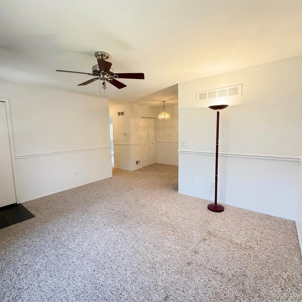 17116 Kingsbrooke Drive Clinton Charter Township MI 48038