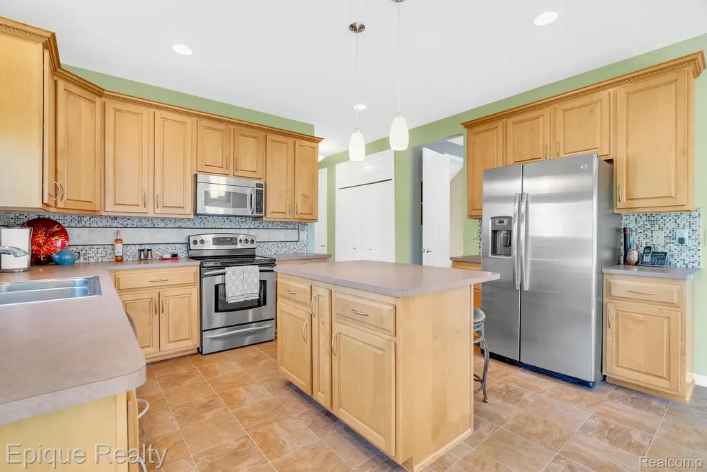 819 Pine Ridge Avenue Oxford Charter Township MI 48371