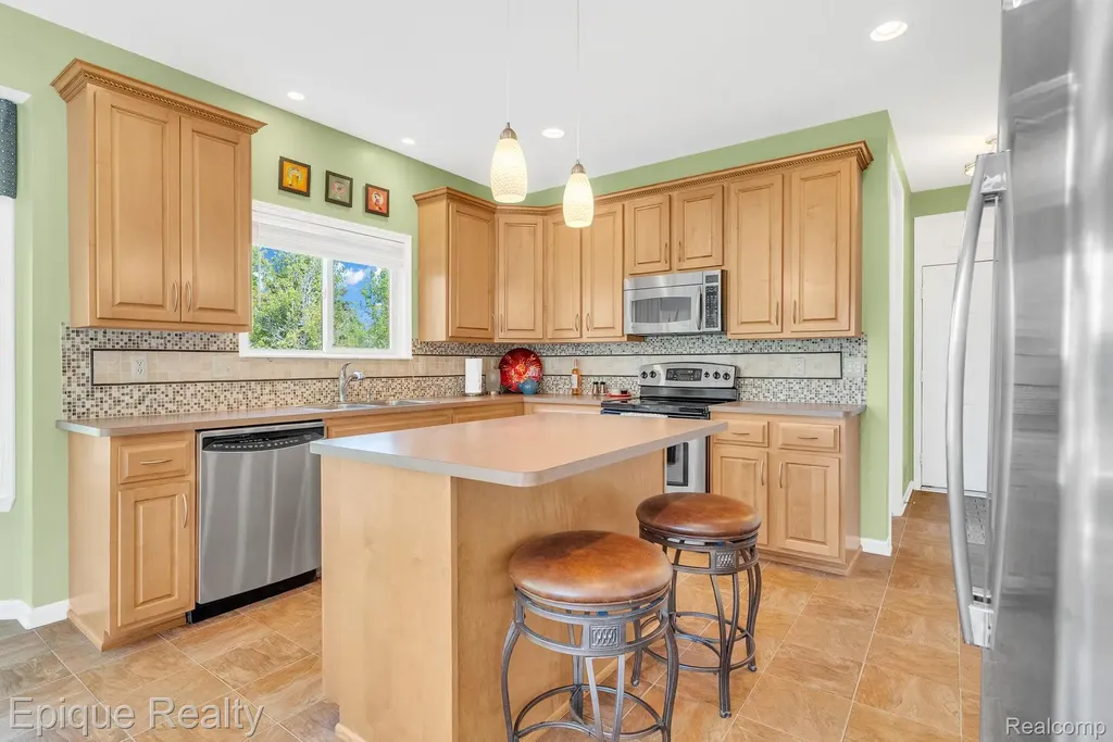 819 Pine Ridge Avenue Oxford Charter Township MI 48371