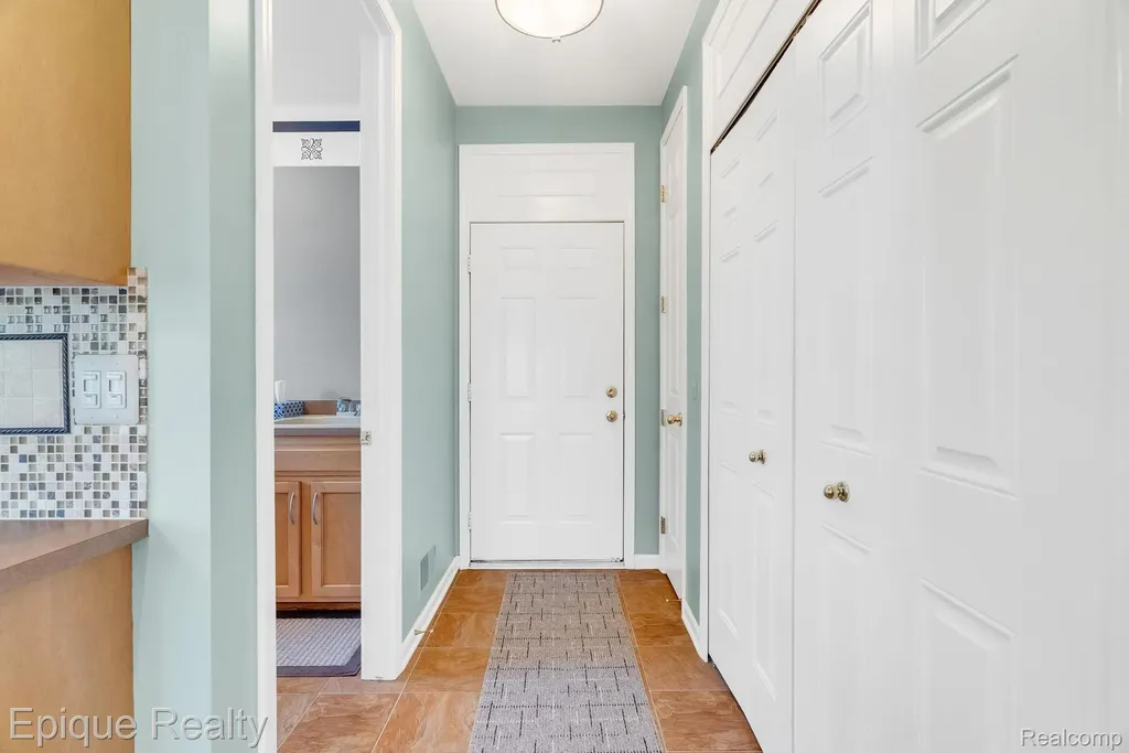 819 Pine Ridge Avenue Oxford Charter Township MI 48371