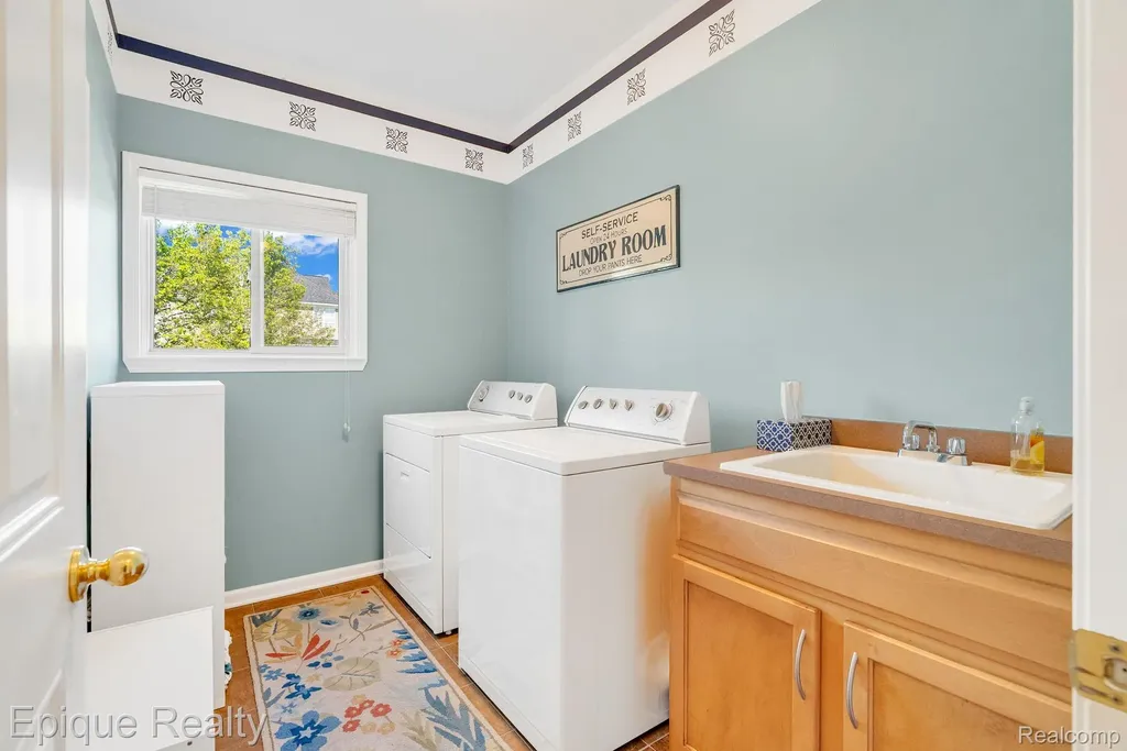 819 Pine Ridge Avenue Oxford Charter Township MI 48371