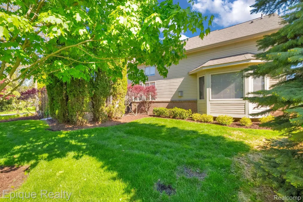 819 Pine Ridge Avenue Oxford Charter Township MI 48371