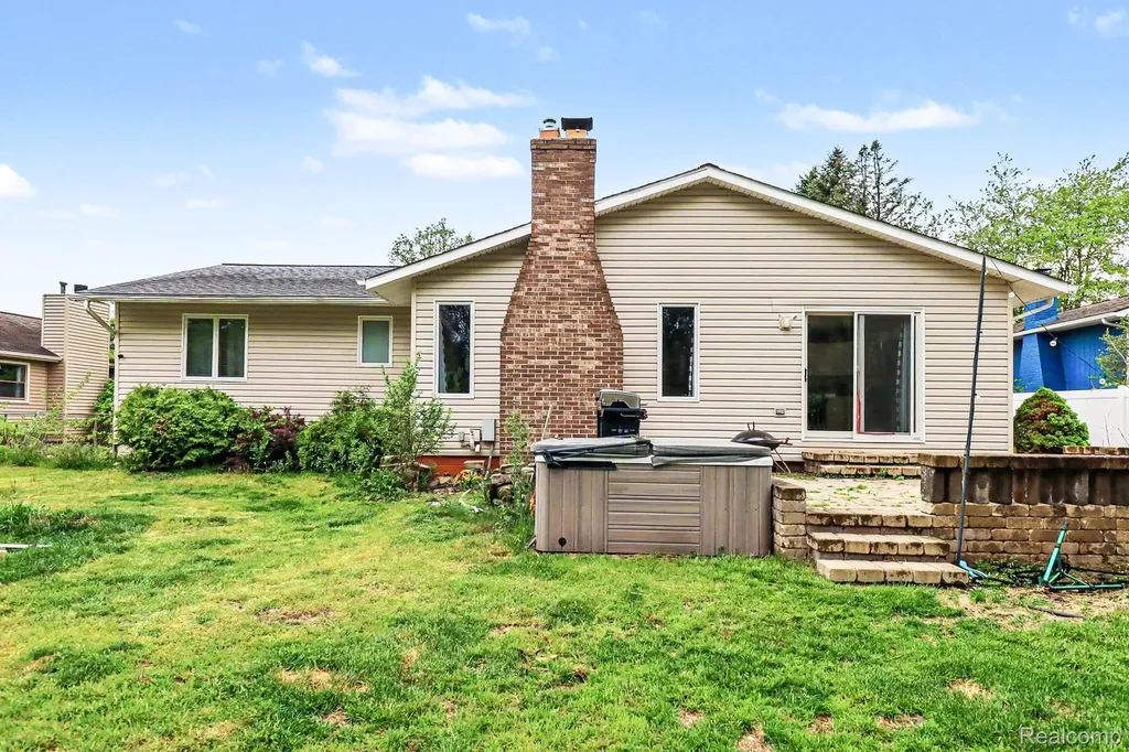 2770 Shady Hollow Drive White Lake Charter Township MI 48383