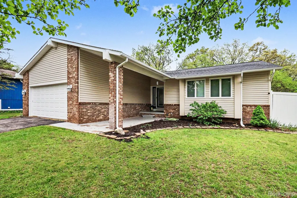 2770 Shady Hollow Drive White Lake Charter Township MI 48383