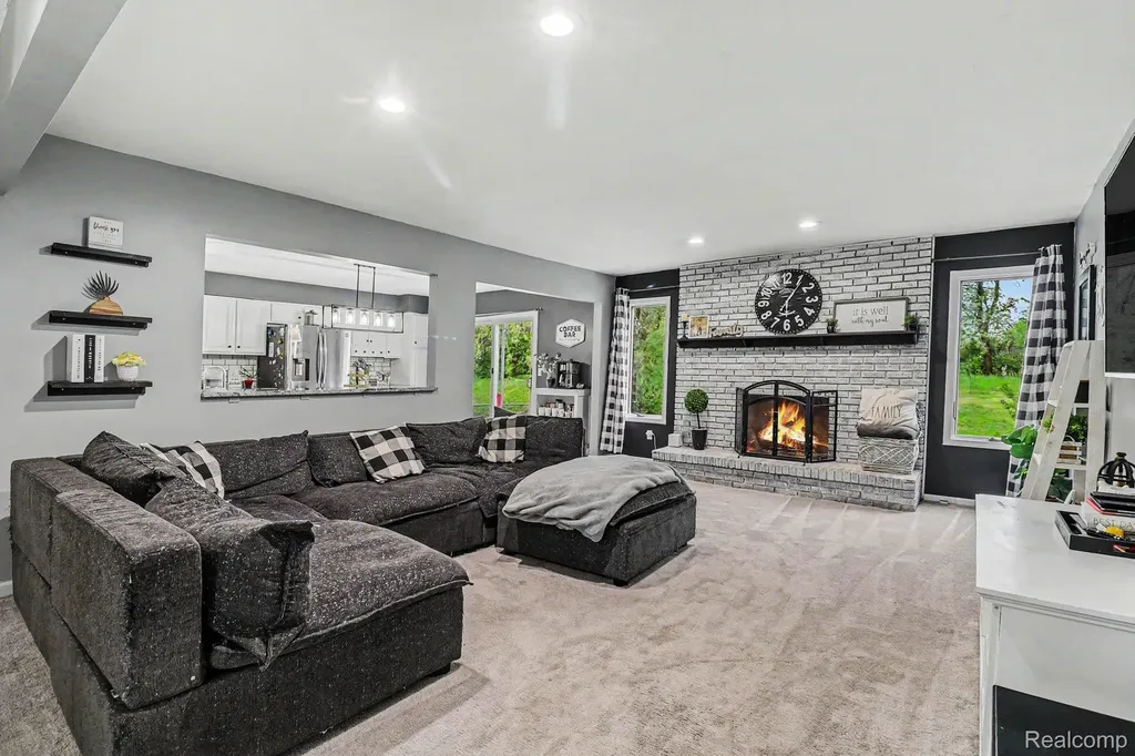2770 Shady Hollow Drive White Lake Charter Township MI 48383