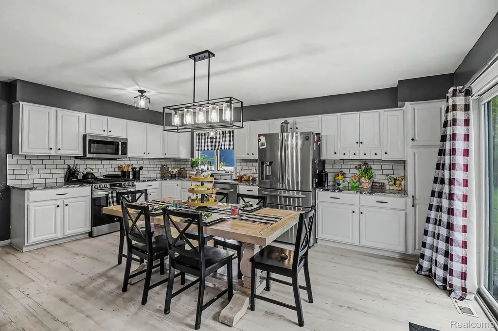 2770 Shady Hollow Drive White Lake Charter Township MI 48383