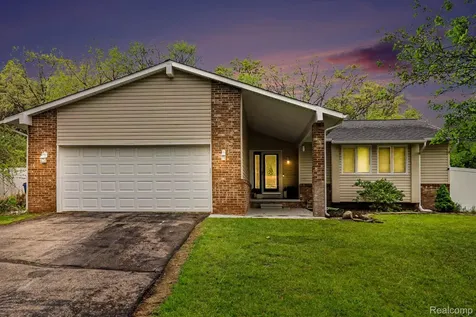2770 Shady Hollow Drive White Lake Charter Township MI 48383