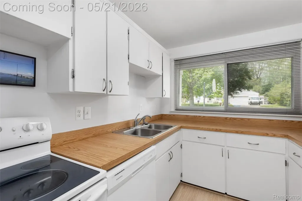 34685 Bridgeman Street Farmington Hills City MI 48335