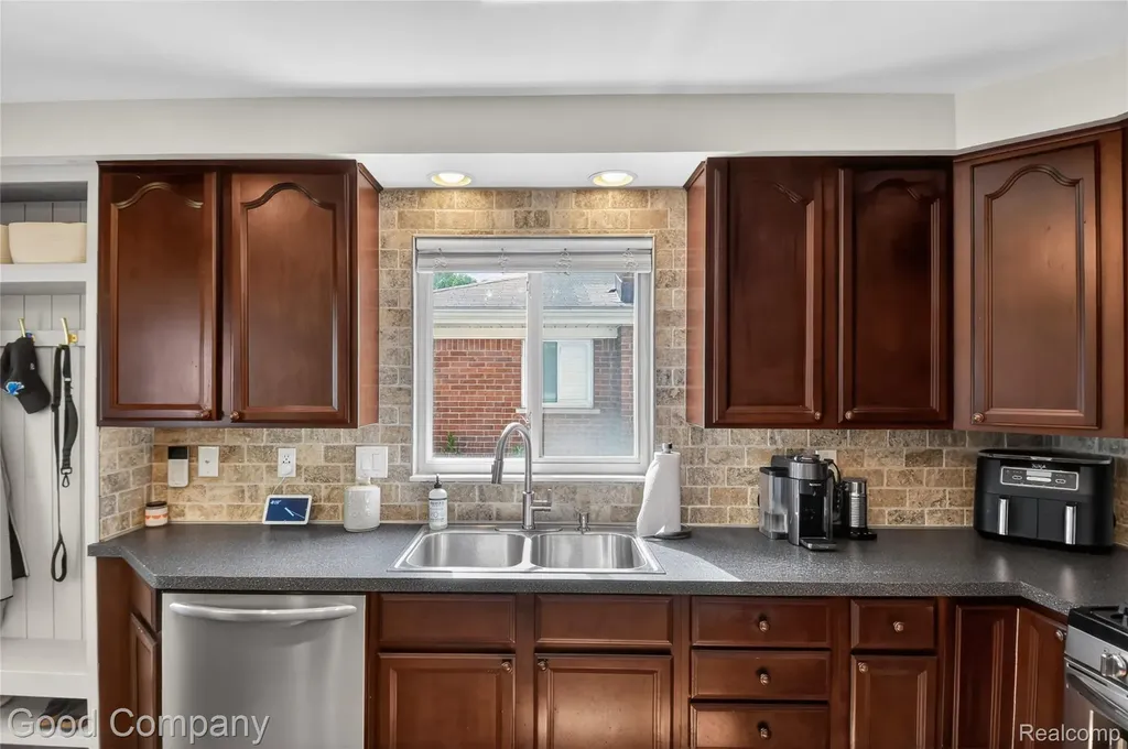 1818 Rowland Avenue Royal Oak City MI 48067