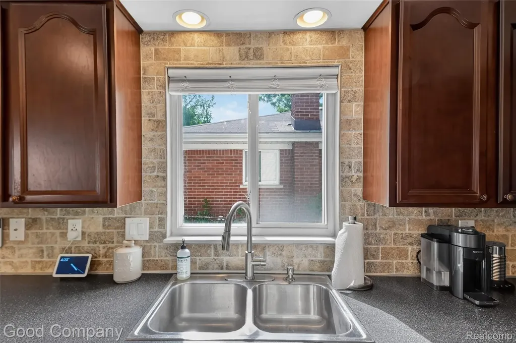 1818 Rowland Avenue Royal Oak City MI 48067