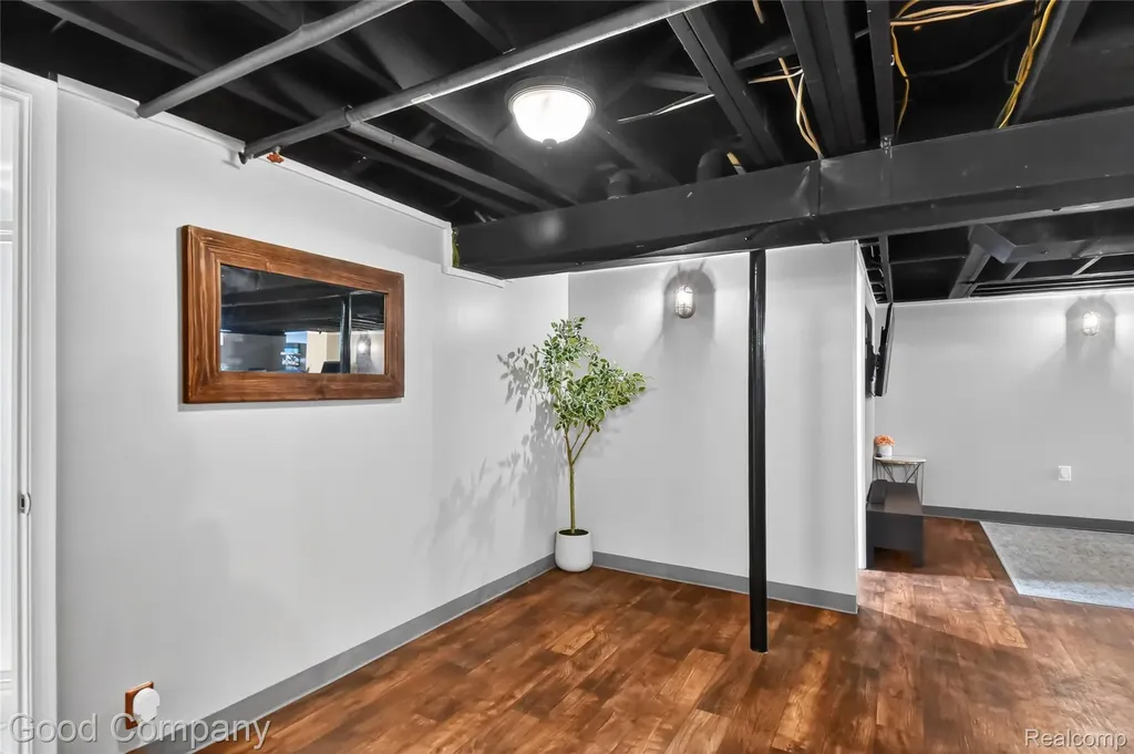 1818 Rowland Avenue Royal Oak City MI 48067