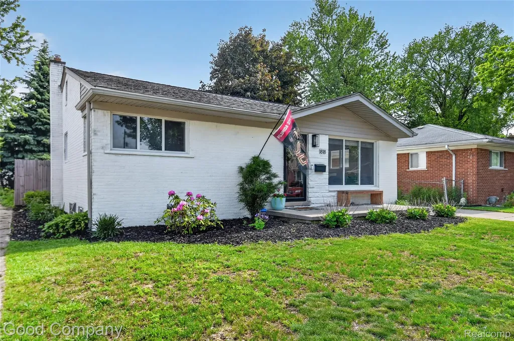 1818 Rowland Avenue Royal Oak City MI 48067