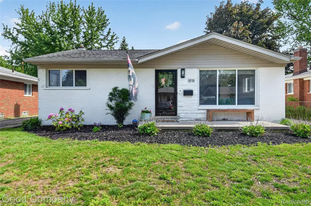 1818 Rowland Avenue Royal Oak City MI 48067