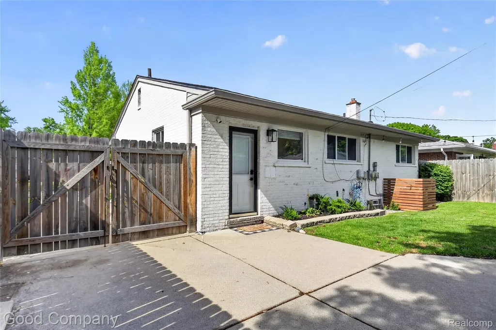 1818 Rowland Avenue Royal Oak City MI 48067