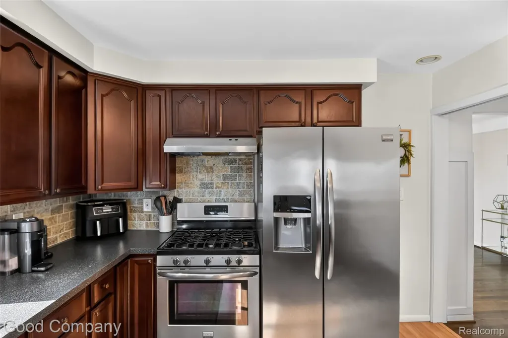 1818 Rowland Avenue Royal Oak City MI 48067