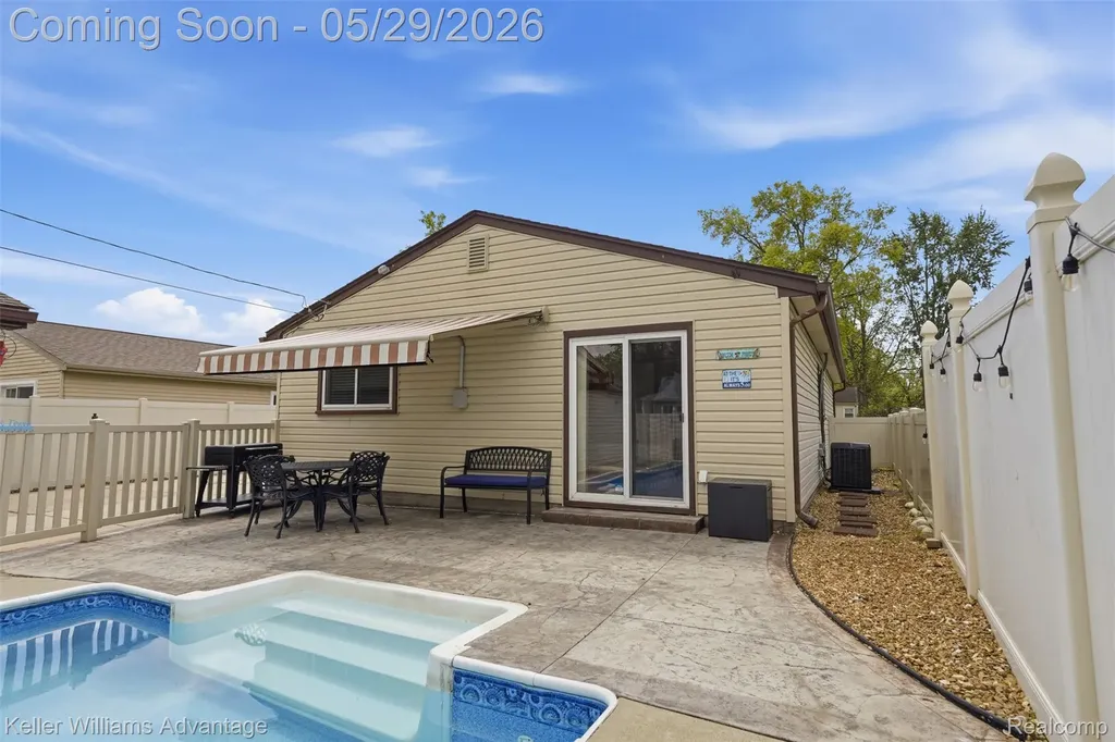 34540 Barton Street Westland City MI 48185