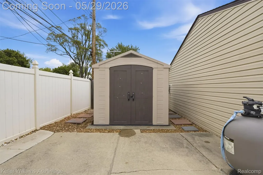 34540 Barton Street Westland City MI 48185