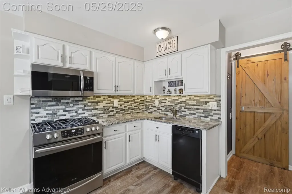 34540 Barton Street Westland City MI 48185
