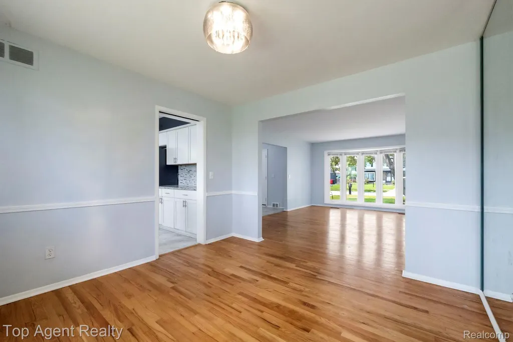 27370 Selkirk Street Southfield City MI 48076