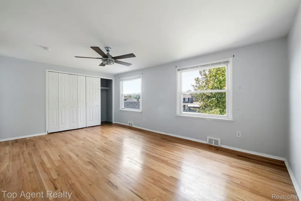 27370 Selkirk Street Southfield City MI 48076